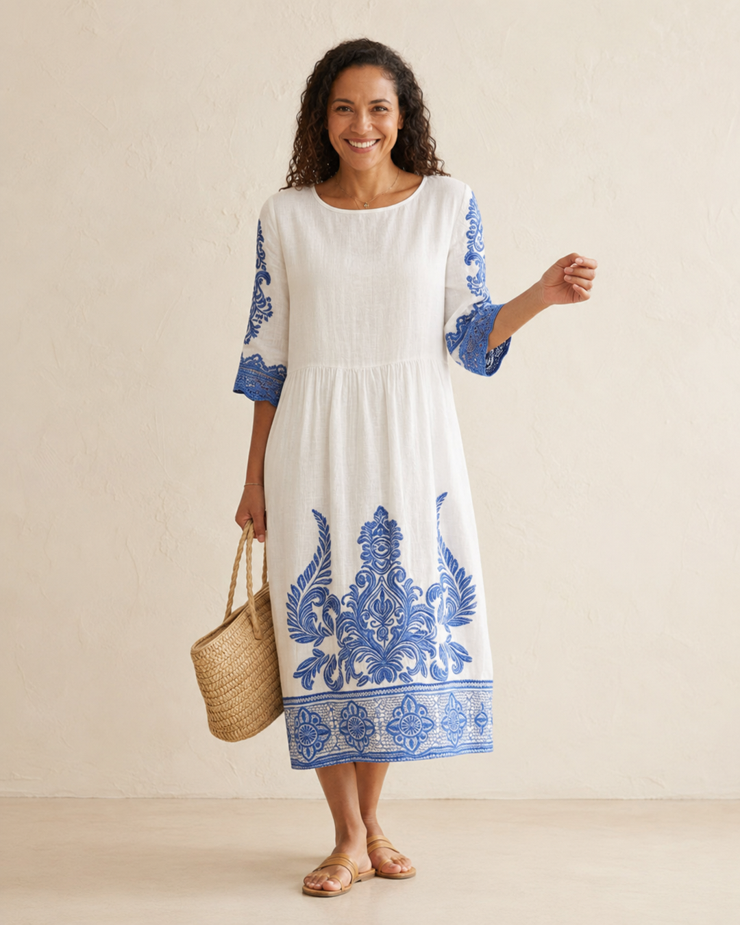 Bontle | Maxi Dress with Round Neck and Embroidery